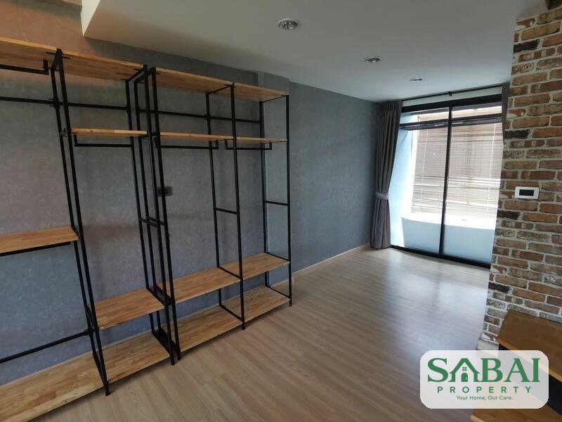 ขายด่วน ทาวโฮม Haus Niche แจ้งวัฒนะ จำนวน 3 ชั้นครึ่ง Modern loft 23