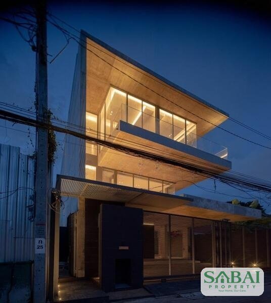 ขายบ้านเดี่ยว 3 ชั้น ซอยเกษมสำราญ8 ปรีดีพนมยงค์29 สุขุมวิท71 81วา