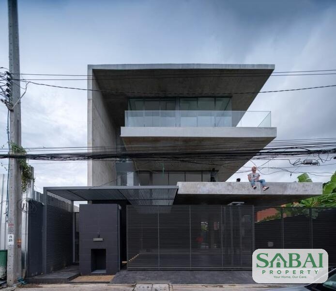 ขายบ้านเดี่ยว 3 ชั้น ซอยเกษมสำราญ8 ปรีดีพนมยงค์29 สุขุมวิท71 81วา 2